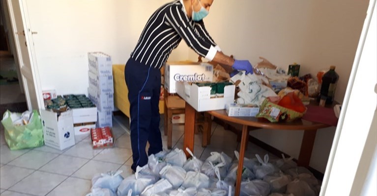 Mario prepara i pacchetti