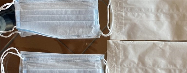 Mascherine consegnate in buste di carta aperta