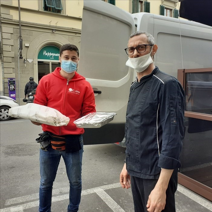 i pacchi vanno a Caritas