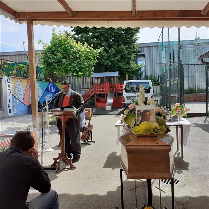 Il funerale di Elena Mariani