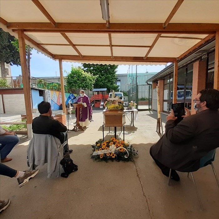 Il funerale di Elena Mariani