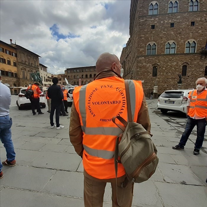 i volontari in Piazza della Signoria