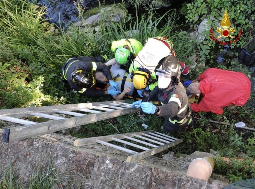 Incidente a Bagno a Ripoli: donna fa un volo di 3 metri, recuperata dai pompieri