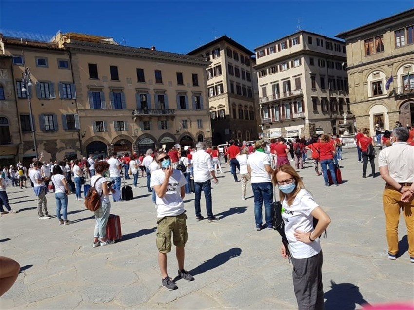 Operatori turistici in piazza Santa Croce: ""Rischiamo di chiudere tutti"",""Giuseppe Gargiulo Demidoff Viaggi