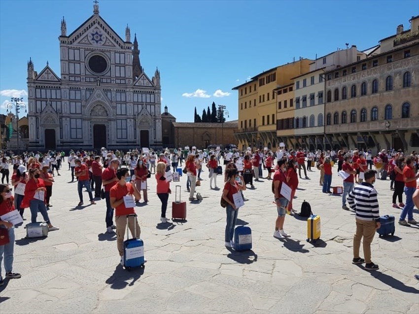 Operatori turistici in piazza Santa Croce: ""Rischiamo di chiudere tutti"",""Giuseppe Gargiulo Demidoff Viaggi