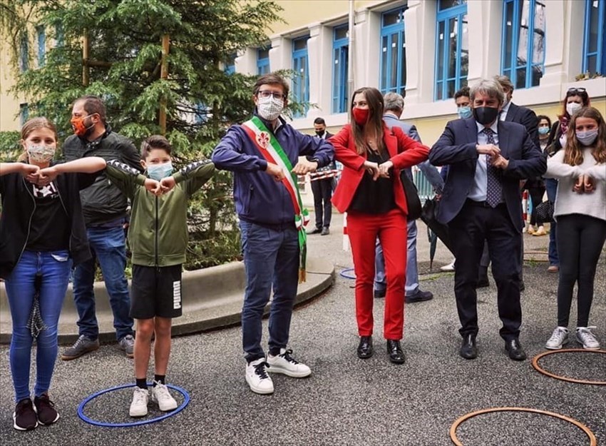 Ultimo giorno di scuola: Nardella e Ascani con gli alunni e le maestre della Dino Compagni
