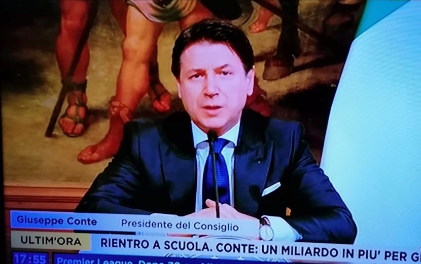 Il premier Conte in conferenza stampa