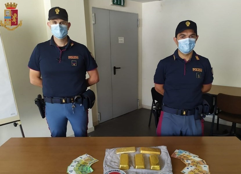 I cinque lingotti d'oro sequestrati