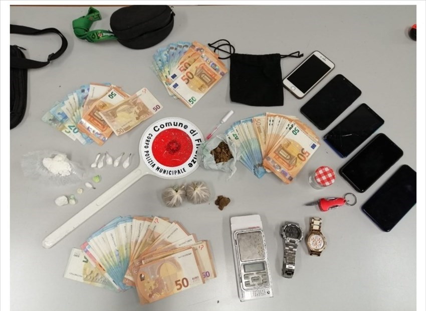 Denaro e droga sequestrati