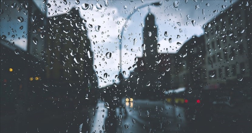 Lampione sotto la pioggia