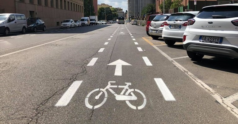 nuova corsia ciclabile in via Torre degli Agli