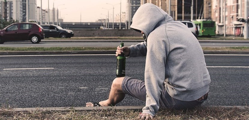 Ubriaco in piazza Puccini