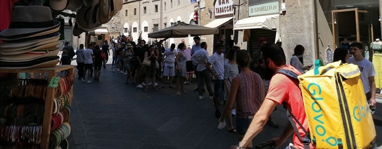 via de Neri, stop al mangificio