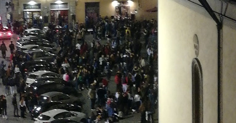 Solita folla in Santo Spirito