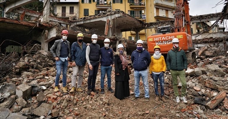 la demolizione in via Confalonieri
