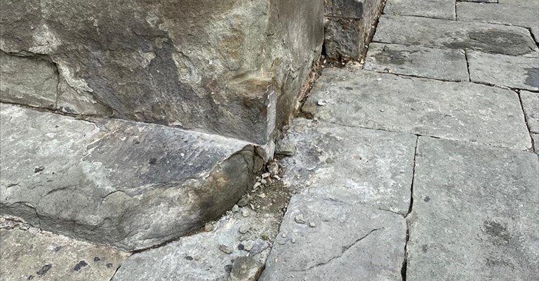 la pietra corrosa e perduta