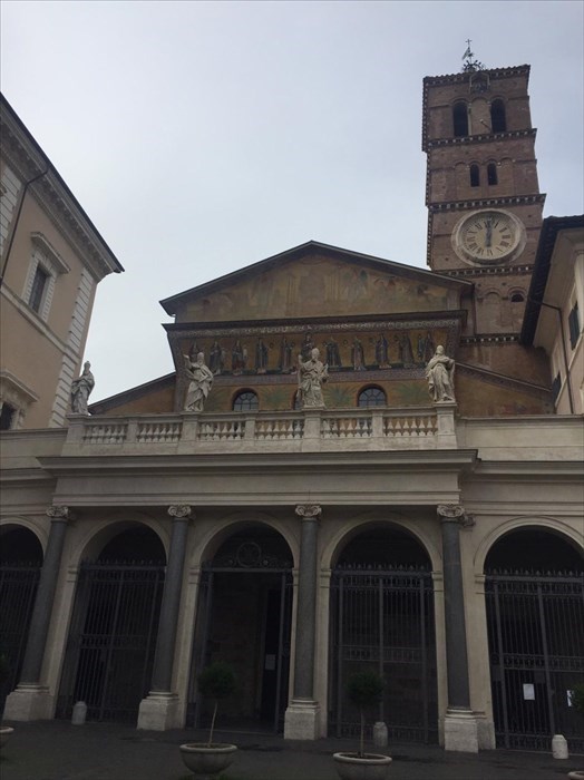 le cancellate che proteggono le chiese a Roma
