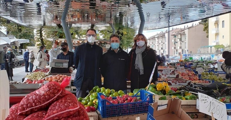la nuova pensilina di piazza dell'Isolotto