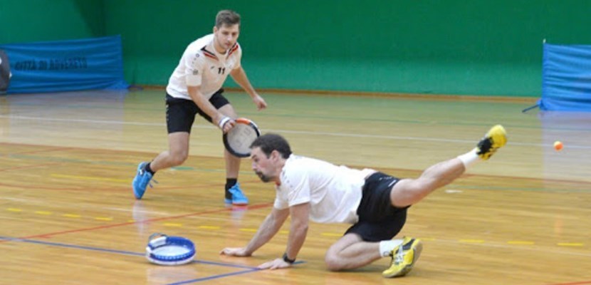 Un'azione di tamburello