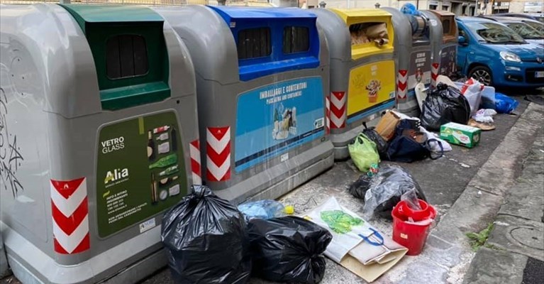 i bidoni di via Villa Demidoff