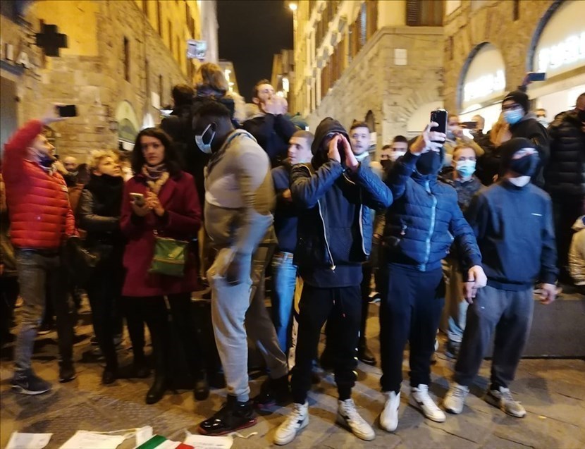 Scontri a Firenze, guerrilla con la Polizia