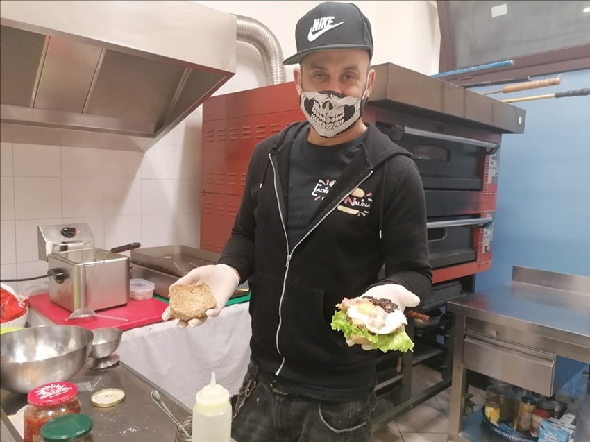 ecco pronto il grande hamburger