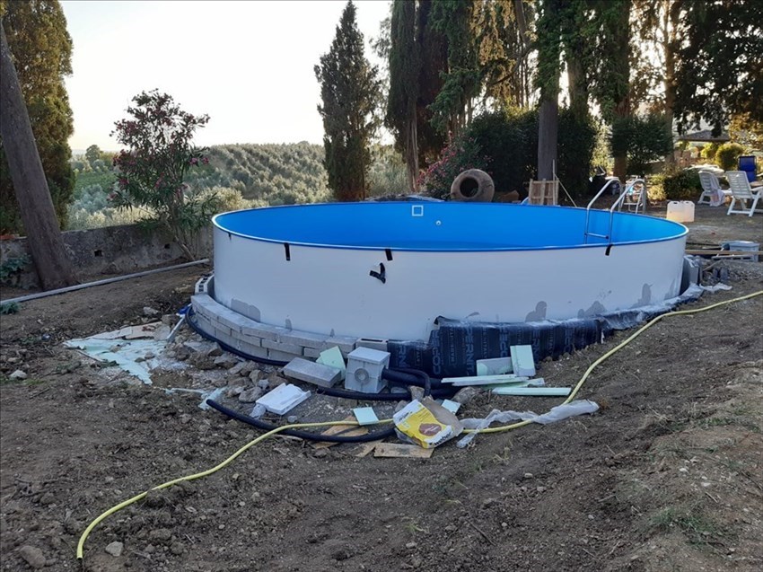 Piscina abusiva a Fiesole