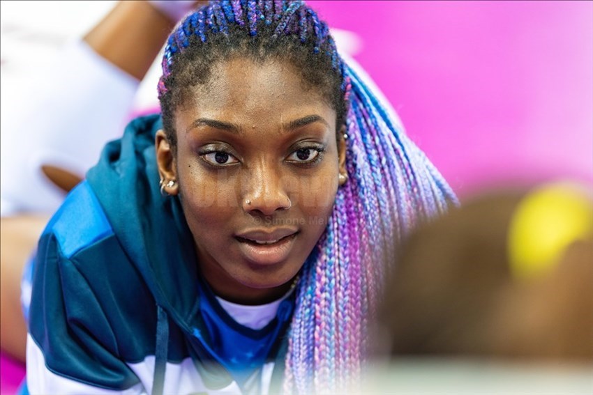 La concentrazione della schiacciatrice de Il Bisonte Firenze Terry Ruth Enweonwu (1).