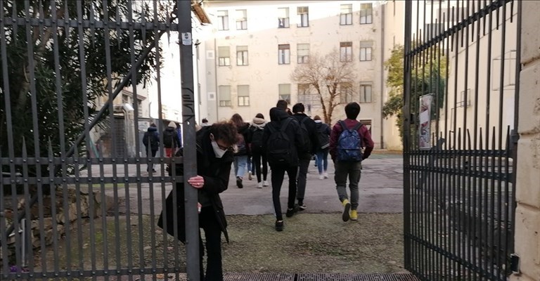 il rientro a scuola al liceo Castelnuovo