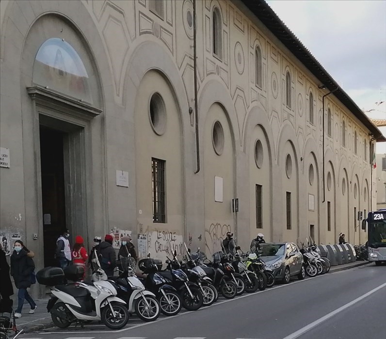 l'ingresso al liceo Castelnuovo