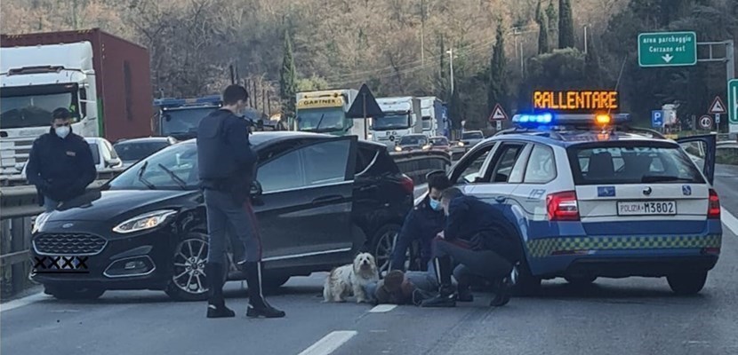 L'intervento della Polizia stradale in A1 per l'uomo che guidava contromano