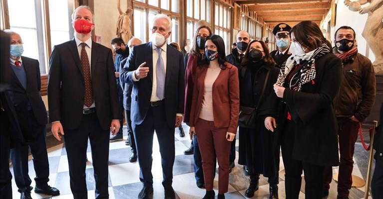 il Ministro Azzolina col direttore degli Uffizi Eike Schmidt e il Presidente della Toscana Eugenio Giani