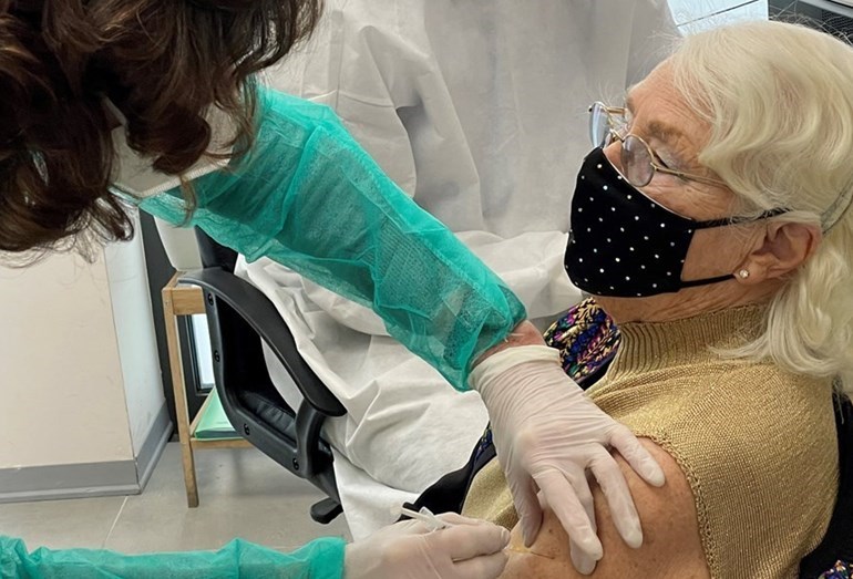 primi vaccini agli ultraottantenni