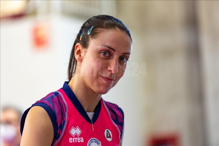 Il libero della Savino Del Bene Scandicci Luna Veronica Carocci (10) durante il riscaldamento.