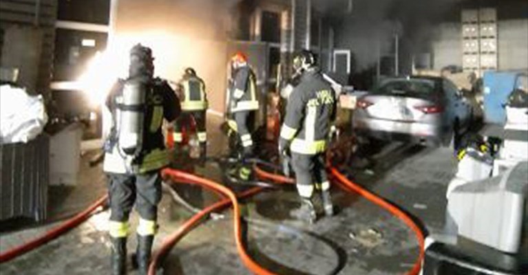 Incendio nella notte