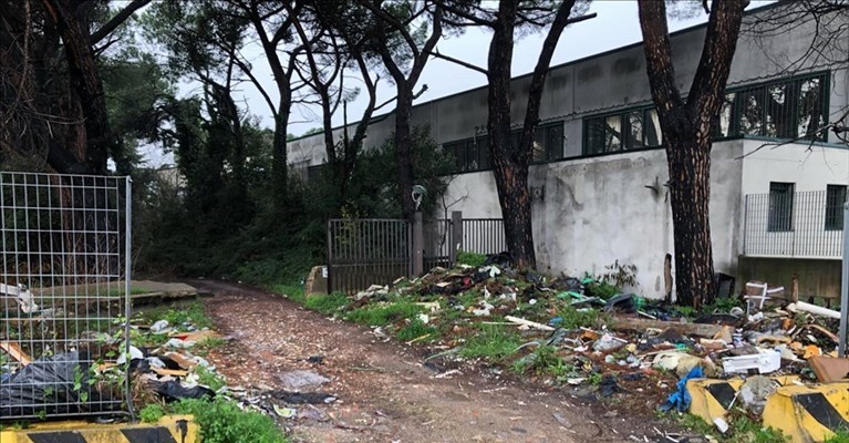 le condizioni in cui versa l'ex fabbrica