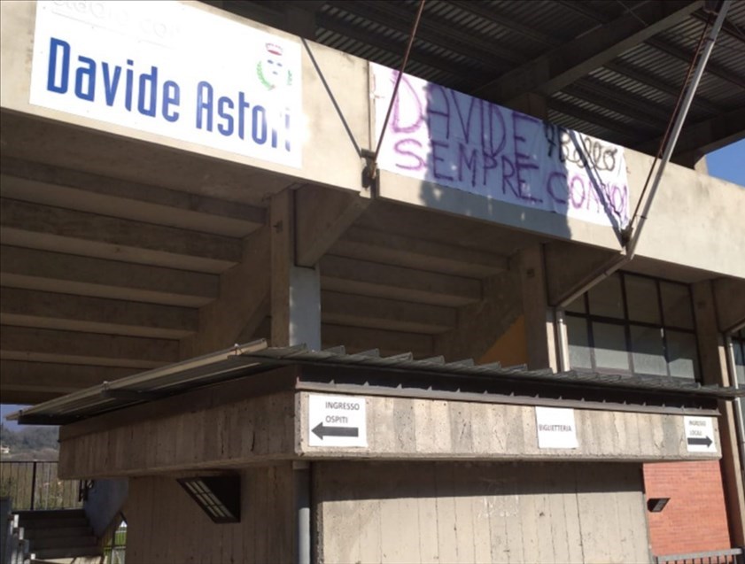 Stadio ""Davide Astori"" a Rignano sull'Arno, lo striscione appeso dal 7bello per l'anniversario della morte di Davide