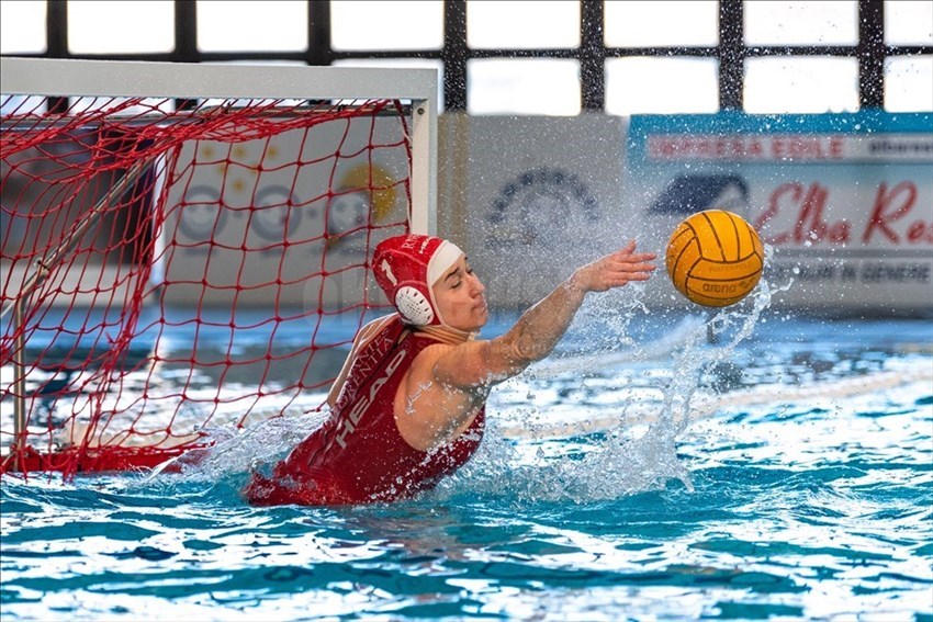 Il portiere della Rari Nantes Florentia Caterina Banchelli.