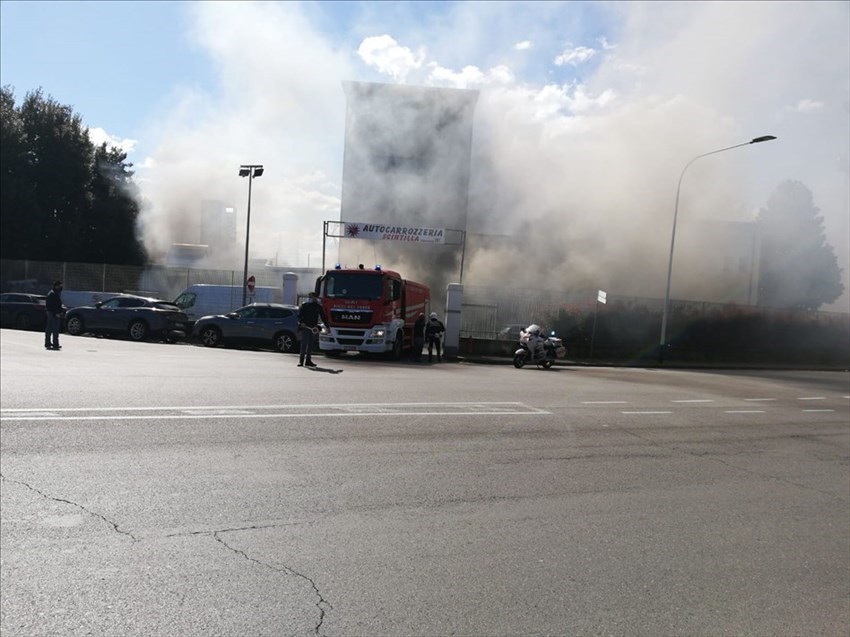 Incendio carrozzeria Via Pistoiese