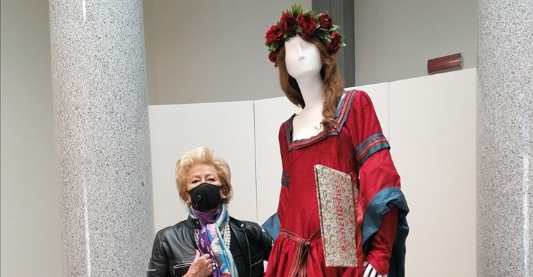 Regina Schrecker con il suo abito