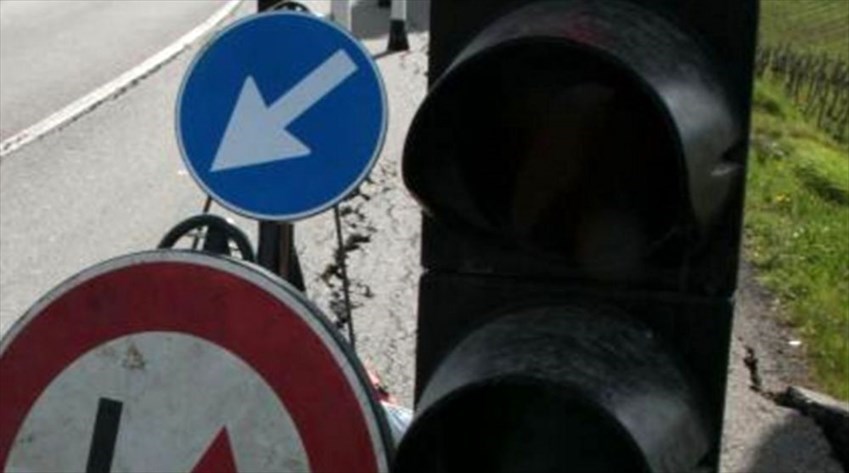 Bolognese. Semaforo e senso unico alternato