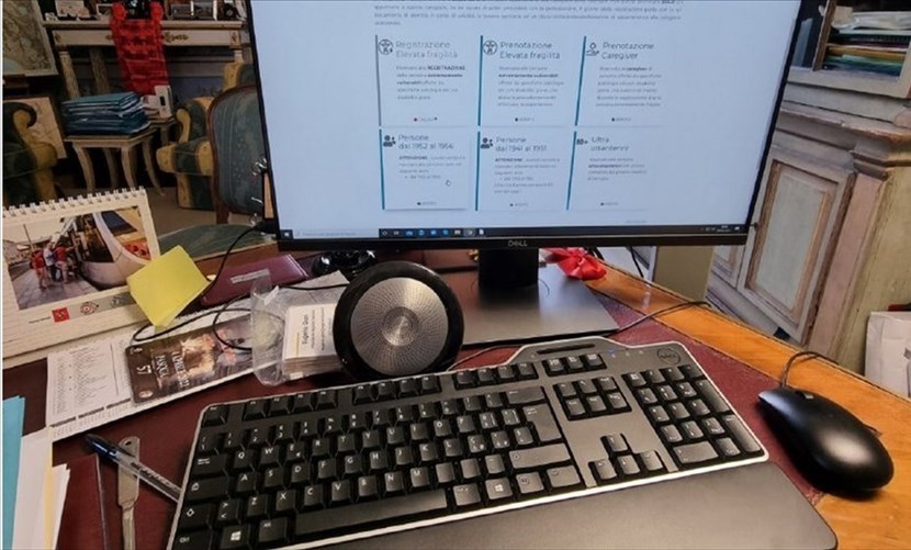 Portale vaccini. La foto pubblicata da Giani