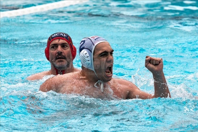 Il difensore della Rari Nantes Florentia Giovanni Chemeri (2) esulta per la prima rete dell’incontro.