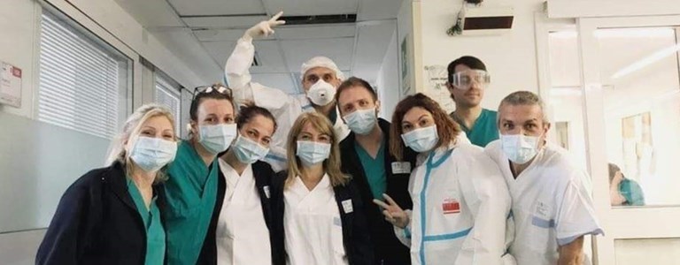 Gli operatori di un reparti Covid alla chiusura. In questo caso la terapia intensiva di Careggi