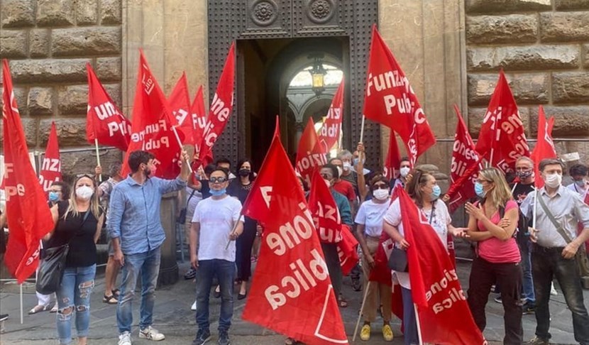 La protesta dei dipendenti delle Rsa