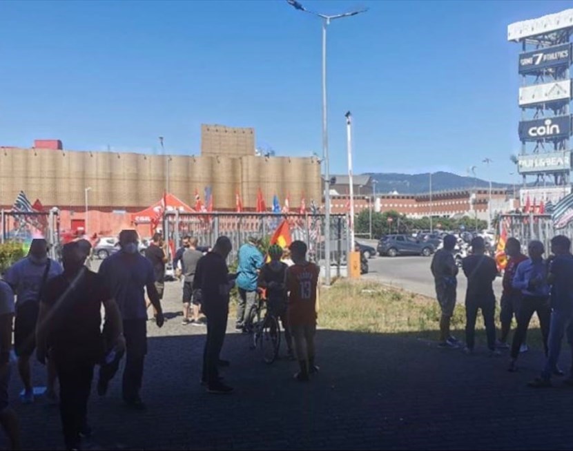 Gkn presidio davanti ai cancelli