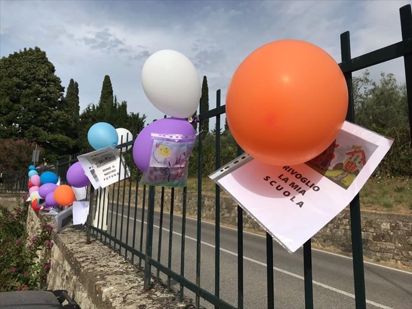 Manifestazione contro la chiusure della Scuola d'Infanzia alle Caldine