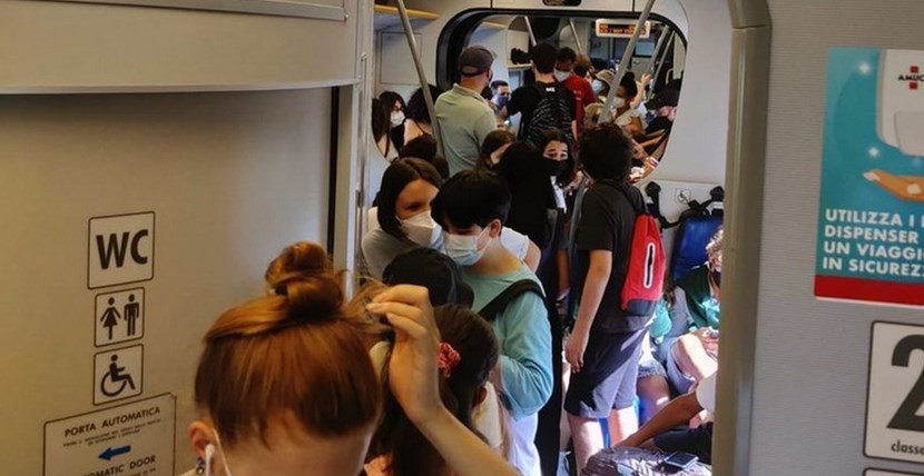 Assembramenti sulla Faentina