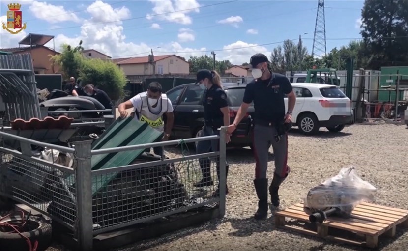 la discarica e officina abusive