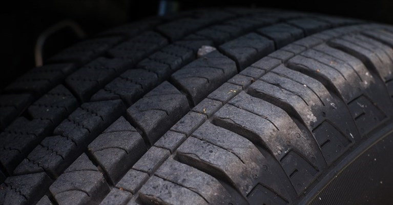 mentre cambi la gomma ecco cosa succede